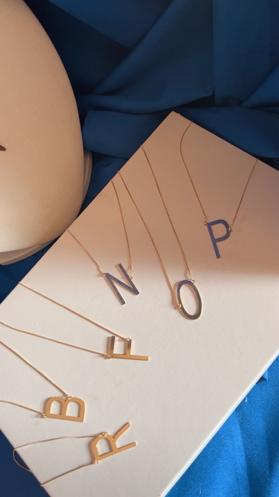 Colar Personalizado Letra Inicial Dourado - Imagem 2