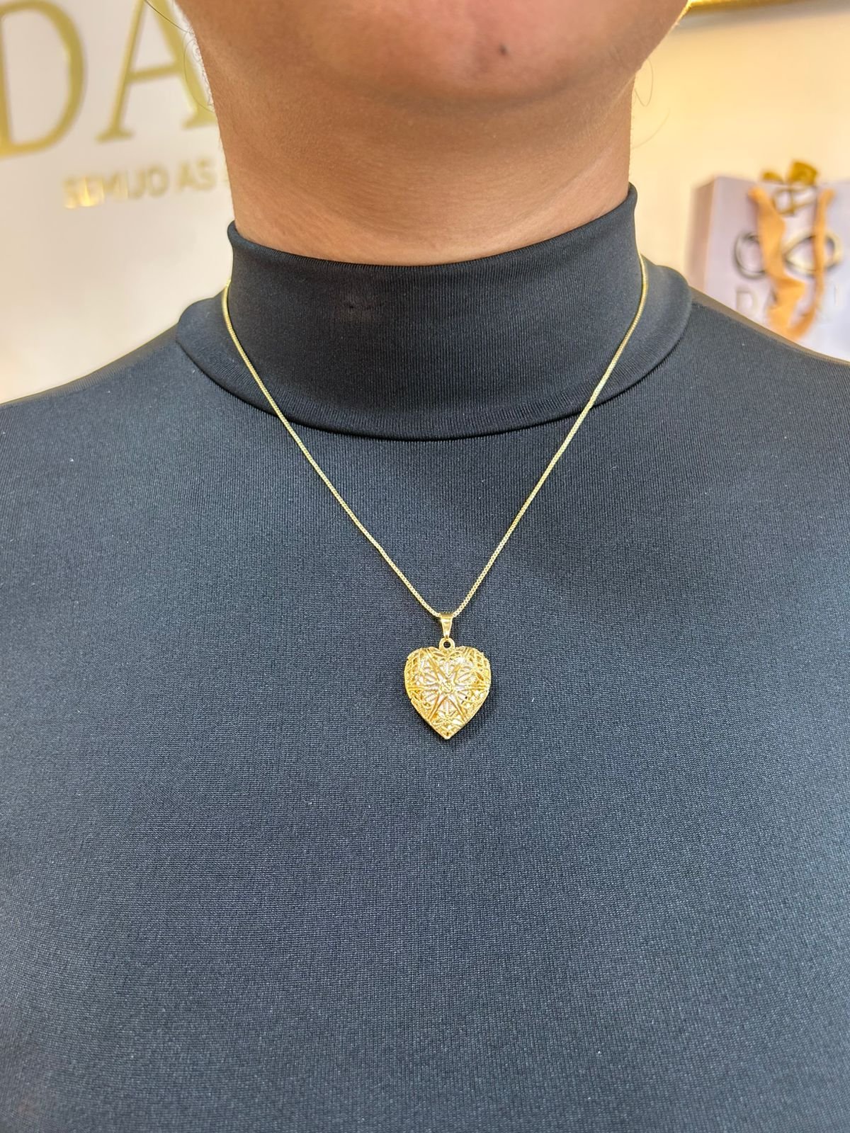 Colar Relicário Coração Meu Tesouro Com duas Fotos - Imagem 3