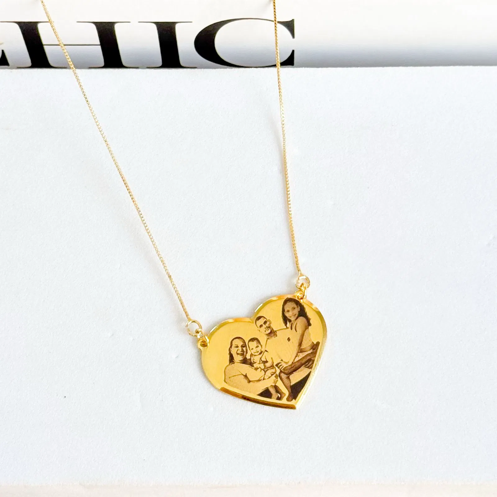 COLAR PERSONALIZADO FOTO CORAÇÃO DUAS SAÍDAS BANHO OURO18k - Imagem 3