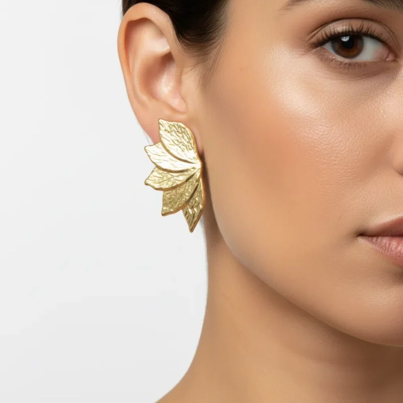 Brinco Maxi Meia Flor Banho Ouro 18k