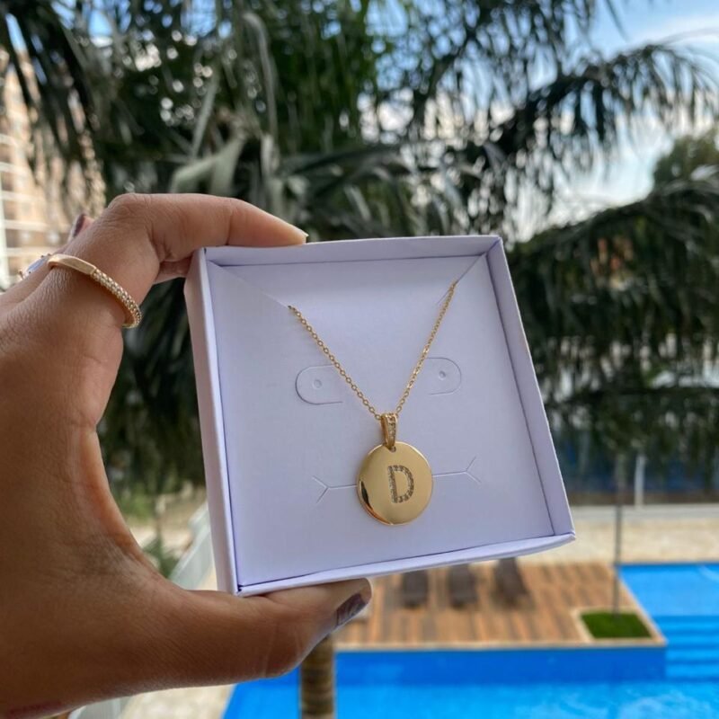 Colar medalhão cravejado Personalizado Banhado a Ouro 18k